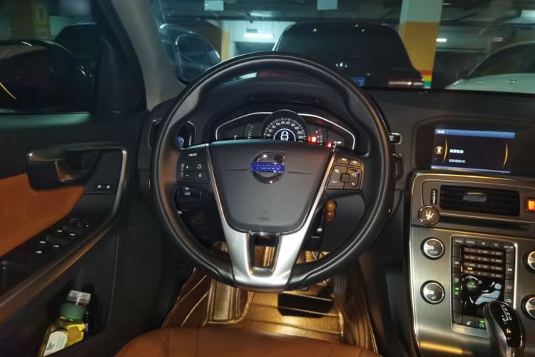 Used Volvo S60 2014 S60L 2.0T Zhiyuan Edition Steering Wheel