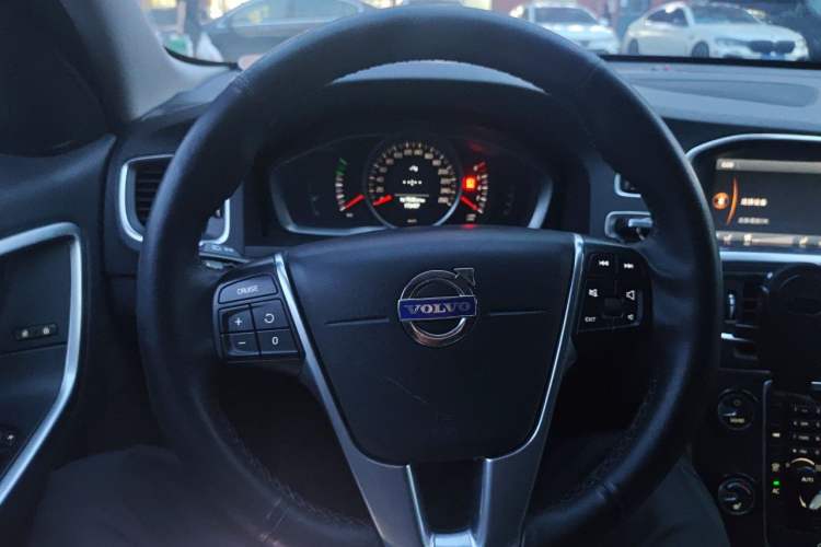 Used Volvo S60 2014 S60L 2.0T Zhiyuan Edition Steering Wheel