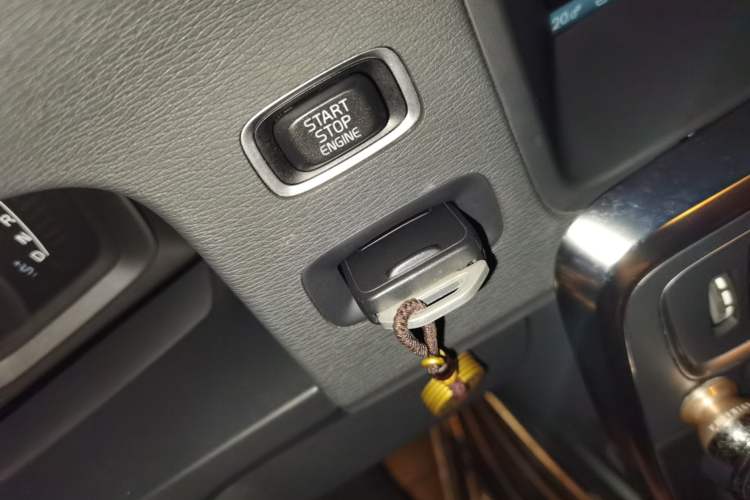 Used Volvo S60 2014 S60L 2.0T Zhiyuan Edition Vehicle Key