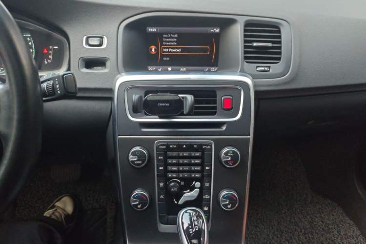 Used Volvo S60 2014 S60L T5 Intelligent Drive Edition Audio And AC Panel