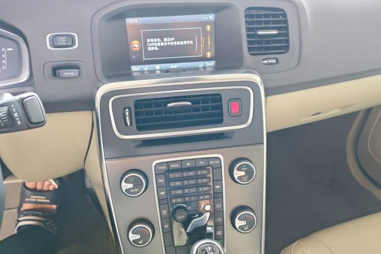 Used Volvo S60 2014 S60L T5 Intelligent Drive Edition Audio And AC Panel