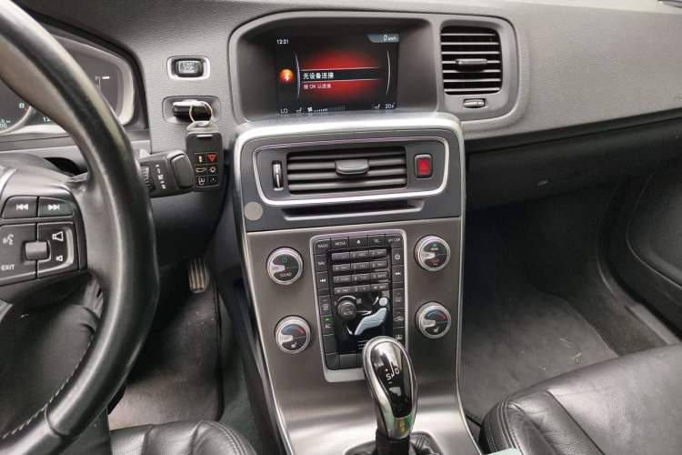 Used Volvo S60 2014 S60L T5 Intelligent Drive Edition Audio And AC Panel