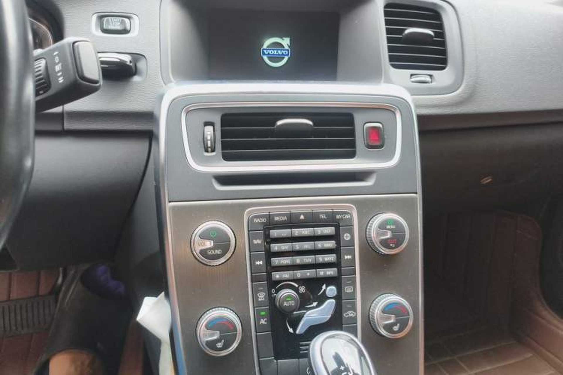 Used Volvo S60 2014 S60L T5 Intelligent Drive Edition Audio And AC Panel