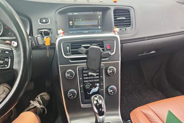 Used Volvo S60 2014 S60L 2.0T Zhiyuan Edition Audio And AC Panel