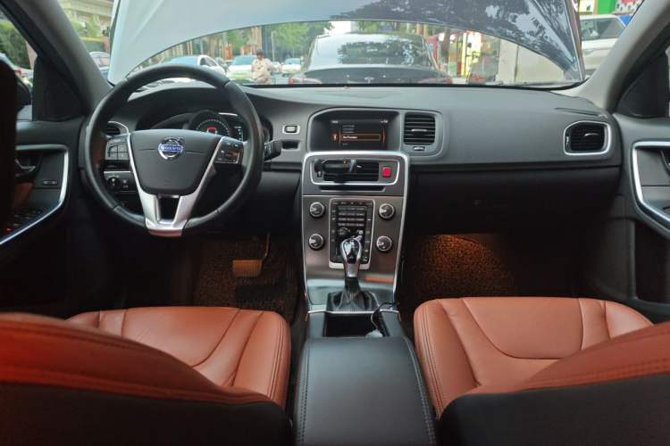 Used Volvo S60 2014 S60L T5 Intelligent Drive Edition Center Console