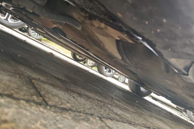 Used Volvo S60 2014 S60L 2.0T Zhiyuan Edition Chassis Front Left