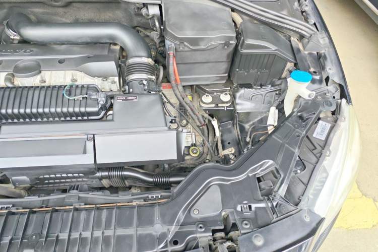 Used Volvo S60 2014 S60L T5 Intelligent Drive Edition Engine Bay Left