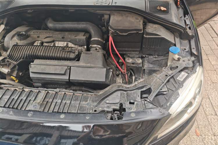 Used Volvo S60 2014 S60L 2.0T Zhiyuan Edition Engine Bay Left