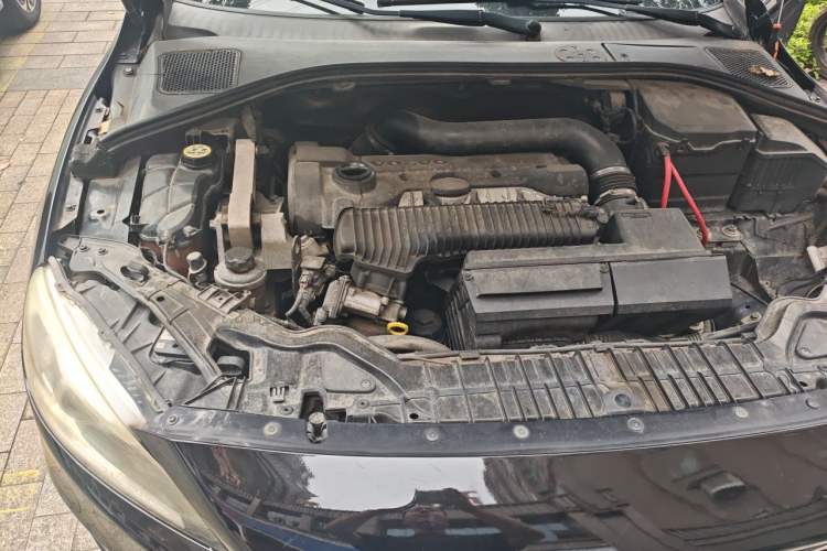 Used Volvo S60 2014 S60L 2.0T Zhiyuan Edition Engine Bay Right