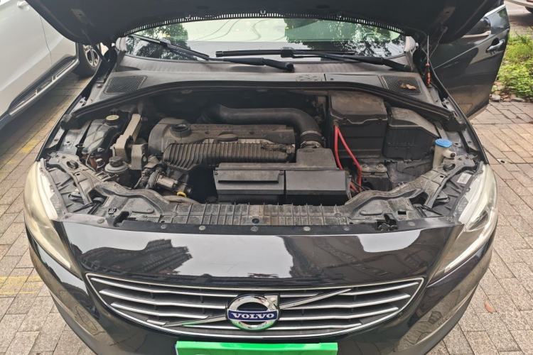 Used Volvo S60 2014 S60L 2.0T Zhiyuan Edition Engine Bay