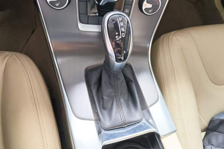 Used Volvo S60 2014 S60L T5 Intelligent Drive Edition Gear Lever