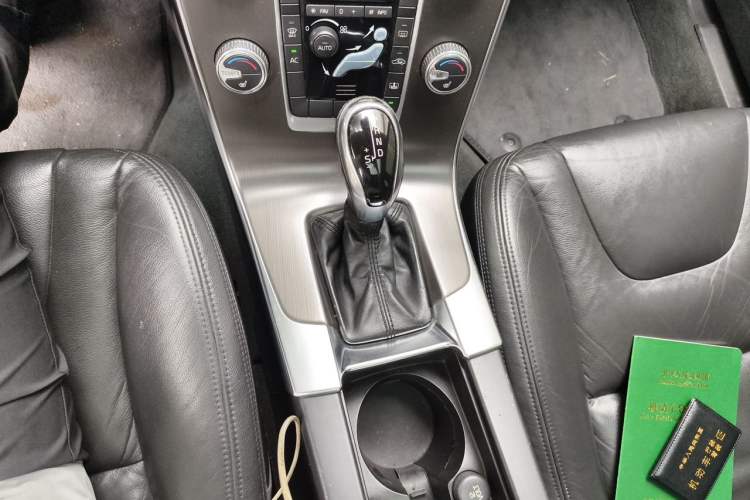 Used Volvo S60 2014 S60L T5 Intelligent Drive Edition Gear Lever