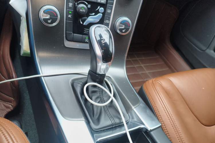 Used Volvo S60 2014 S60L T5 Intelligent Drive Edition Gear Lever