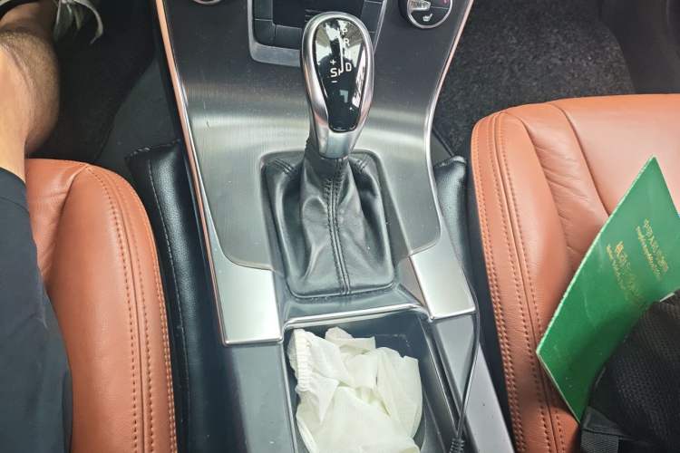 Used Volvo S60 2014 S60L 2.0T Zhiyuan Edition Gear Lever