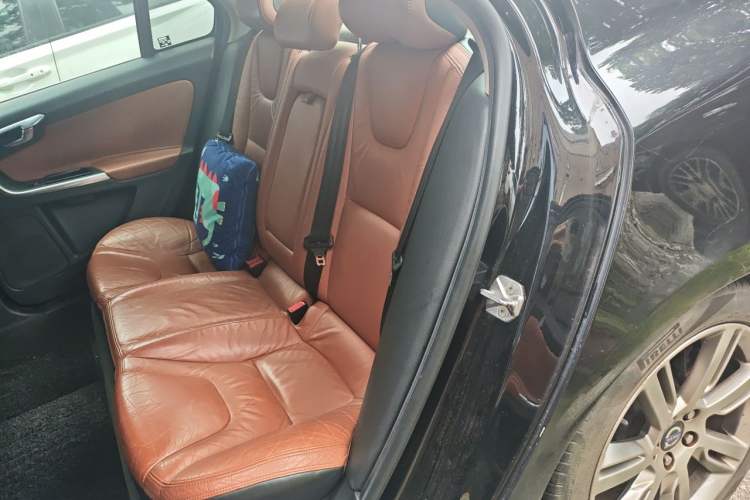 Used Volvo S60 2014 S60L 2.0T Zhiyuan Edition Left Rear Seat