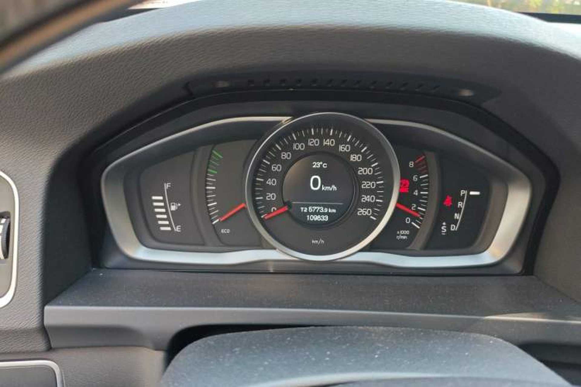 Used Volvo S60 2014 T5 Zhiyi Edition Odometer Close Up