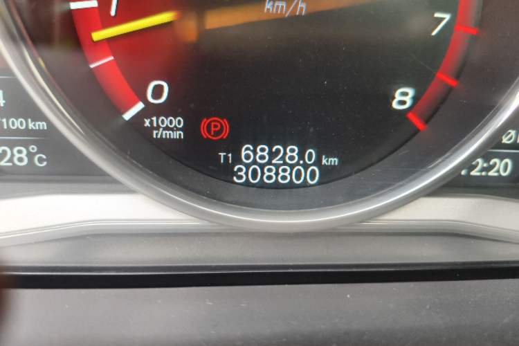 Used Volvo S60 2014 S60L T5 Intelligent Drive Edition Odometer Close Up