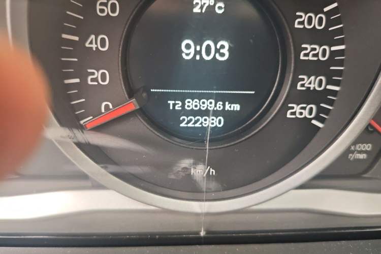 Used Volvo S60 2014 S60L 2.0T Zhiyuan Edition Odometer Close Up