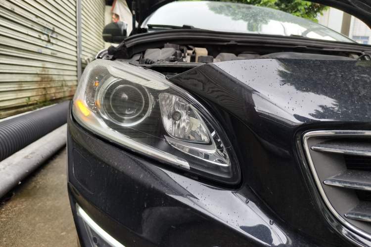 Used Volvo S60 2014 S60L T5 Intelligent Drive Edition Right Front Headlight