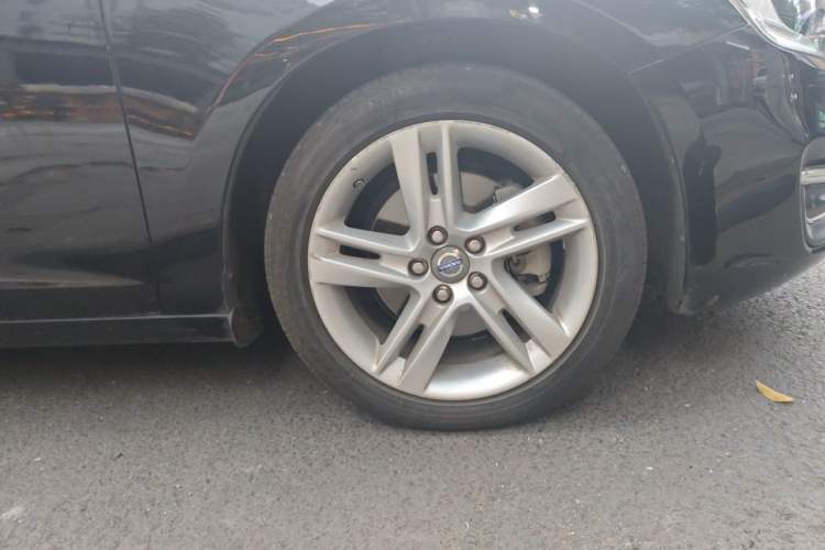 Used Volvo S60 2014 S60L T5 Intelligent Drive Edition Right Front Wheel Hub