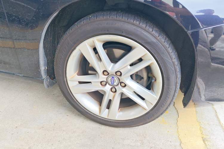 Used Volvo S60 2014 S60L T5 Intelligent Drive Edition Right Front Wheel Hub