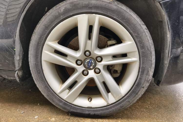 Used Volvo S60 2014 S60L T5 Intelligent Drive Edition Right Front Wheel Hub
