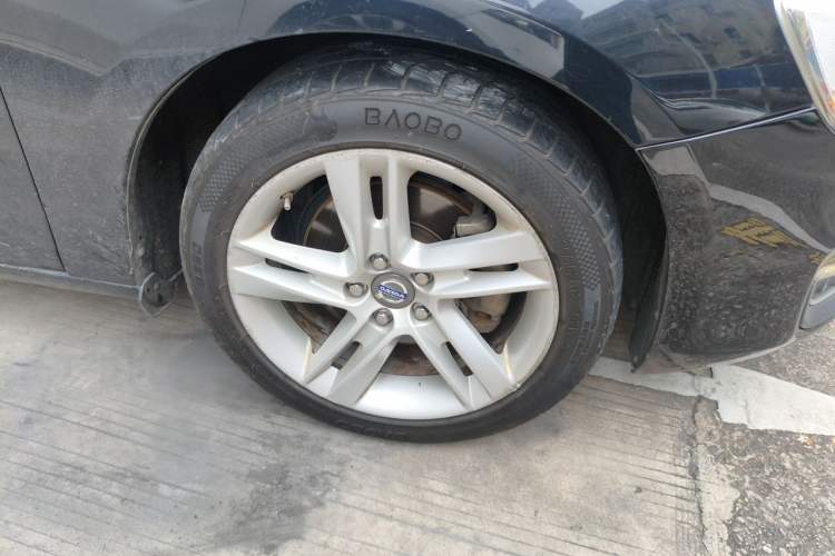 Used Volvo S60 2014 S60L T5 Intelligent Drive Edition Right Front Wheel Hub