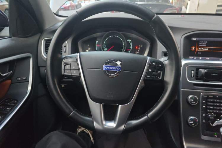 Used Volvo S60 2014 S60L T5 Intelligent Drive Edition Steering Wheel