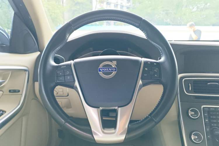 Used Volvo S60 2014 S60L T5 Intelligent Drive Edition Steering Wheel