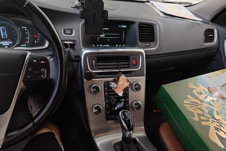 Used Volvo S60 2014 S60L 2.0T Zhiyuan Edition Audio And AC Panel