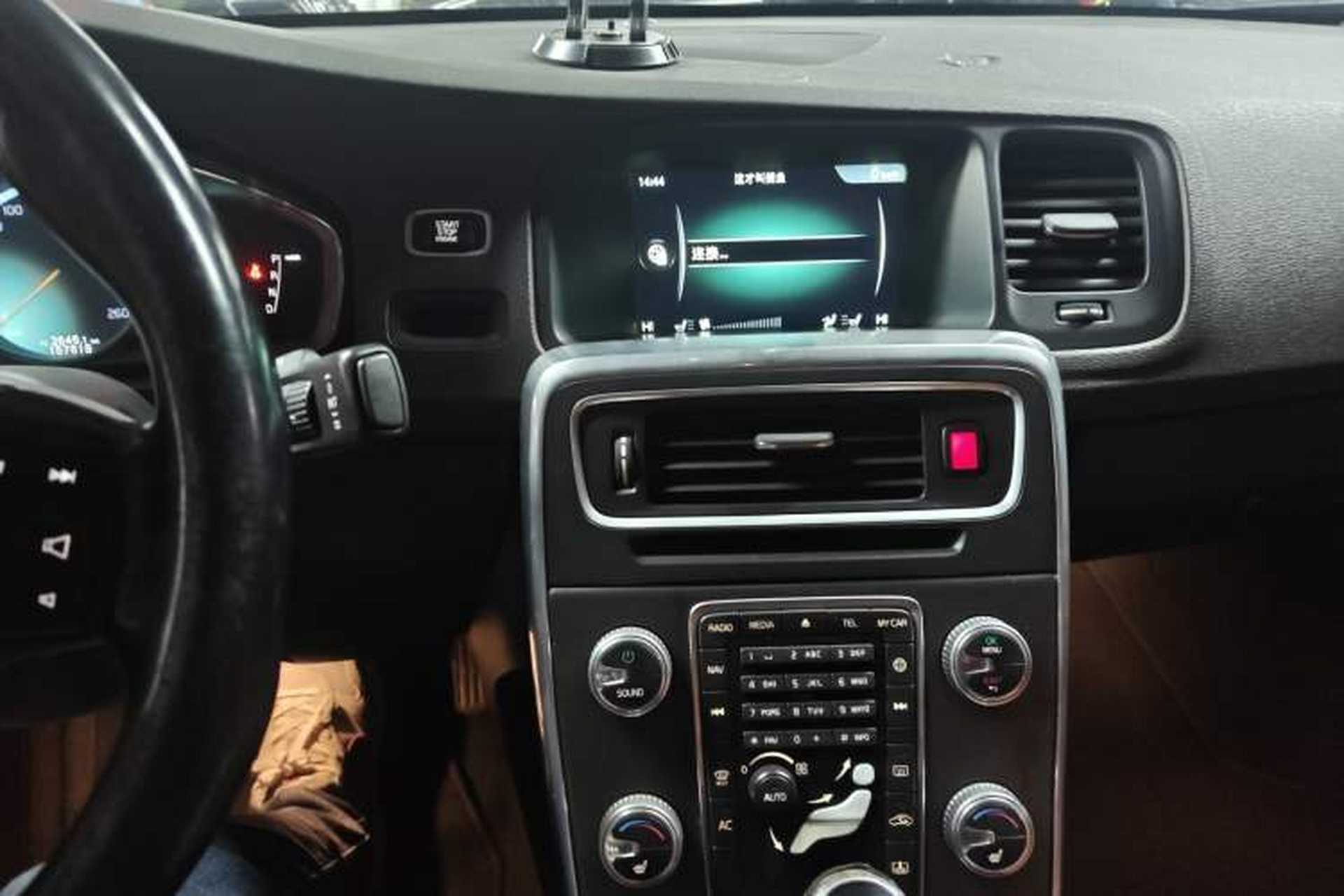 Used Volvo S60 2014 S60L T5 Intelligent Drive Edition Audio And AC Panel