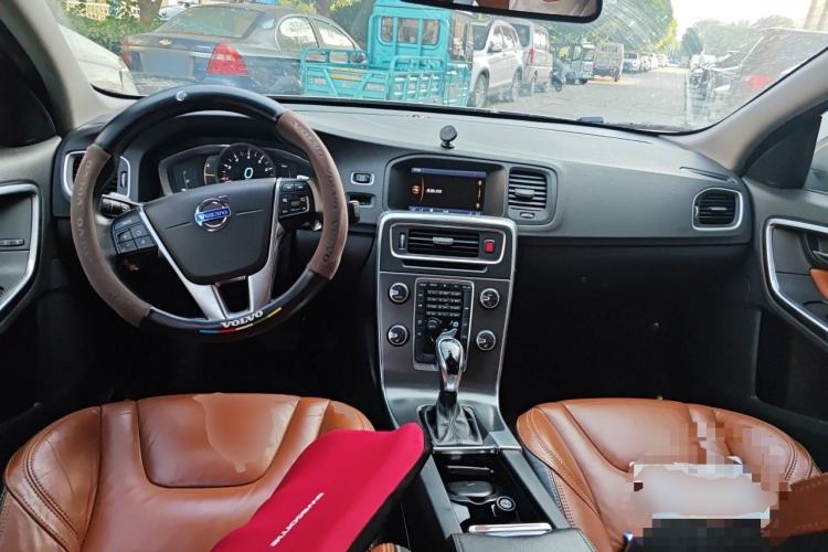 Used Volvo S60 2014 T5 Zhiya Edition Center Console
