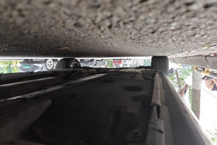 Used Volvo S60 2014 S60L 2.0T Zhiyuan Edition Chassis Front Right