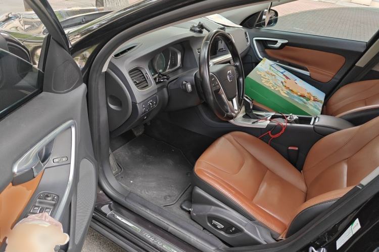 Used Volvo S60 2014 S60L 2.0T Zhiyuan Edition Driver Seat