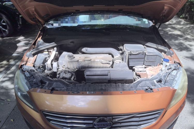 Used Volvo S60 2014 S60L 2.0T Zhiyuan Edition Engine Bay