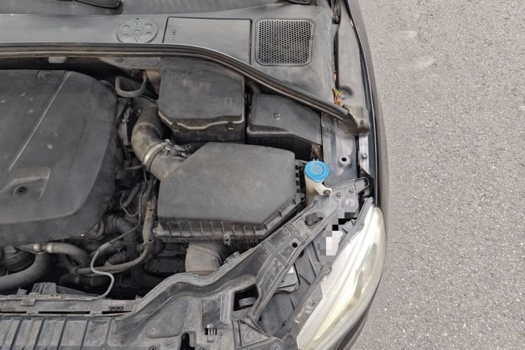 Used Volvo S60 2014 S60L 2.0T Zhiyuan Edition Engine Bay Left