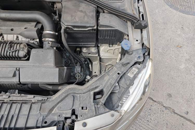 Used Volvo S60 2014 T5 Zhiya Edition Engine Bay Left