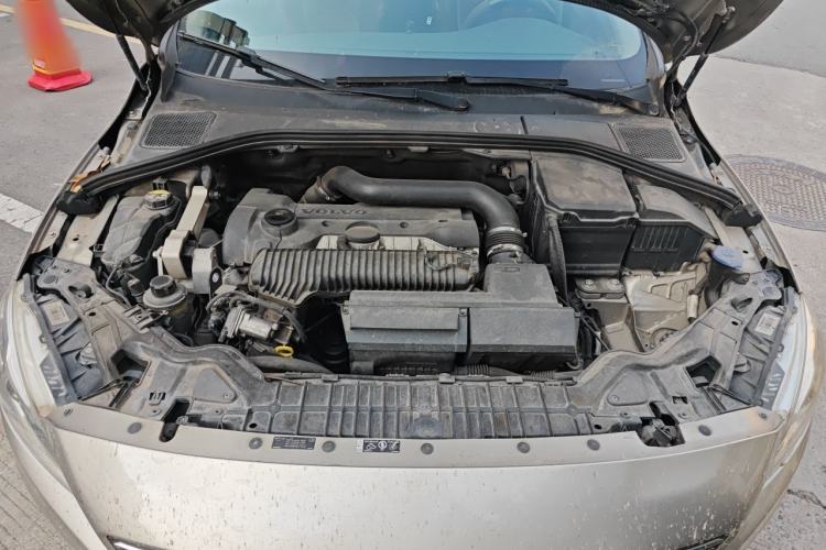 Used Volvo S60 2014 T5 Zhiya Edition Engine Bay