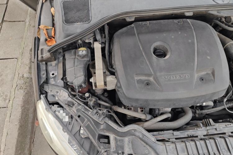 Used Volvo S60 2014 S60L 2.0T Zhiyuan Edition Engine Bay Right