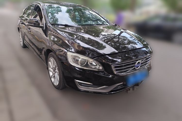 Used Volvo S60 2014 S60L 2.0T Zhiyuan Edition Front Right 45 Deg