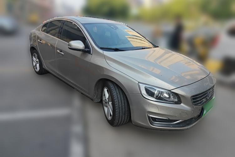 Used Volvo S60 2014 T5 Zhiya Edition Front Right 45 Deg