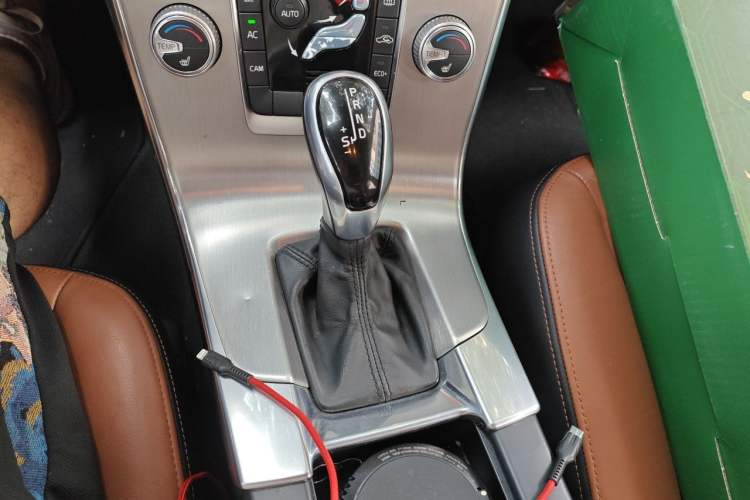 Used Volvo S60 2014 S60L 2.0T Zhiyuan Edition Gear Lever