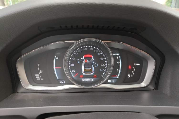 Used Volvo S60 2014 S60L 2.0T Zhiyuan Edition Instrument Cluster