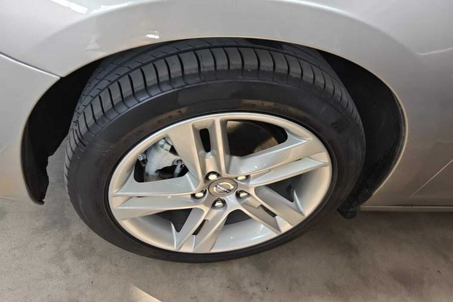 Used Volvo S60 2014 S60L T5 Intelligent Drive Edition Left Front Wheel Hub