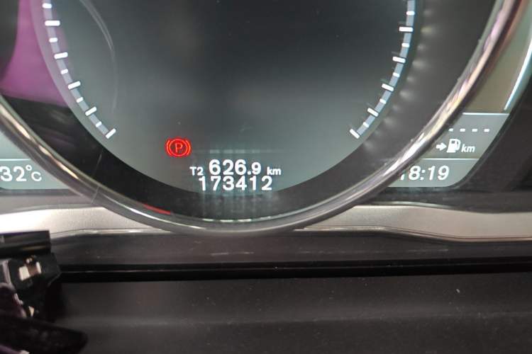 Used Volvo S60 2014 S60L 2.0T Zhiyuan Edition Odometer Close Up