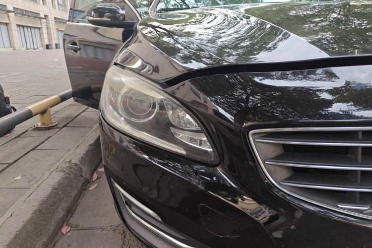 Used Volvo S60 2014 S60L 2.0T Zhiyuan Edition Right Front Headlight