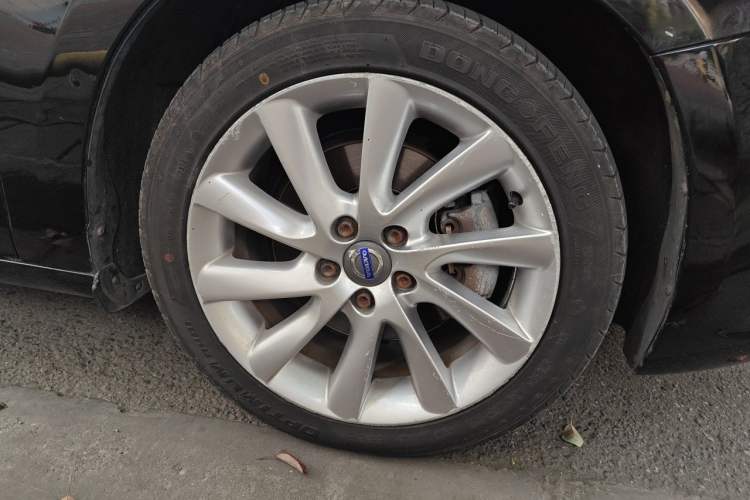 Used Volvo S60 2014 S60L 2.0T Zhiyuan Edition Right Front Wheel Hub