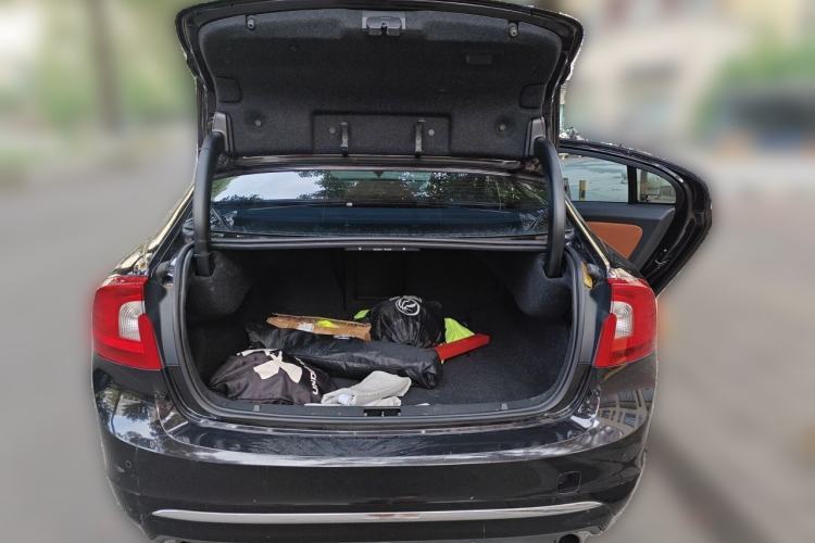 Used Volvo S60 2014 S60L 2.0T Zhiyuan Edition Trunk