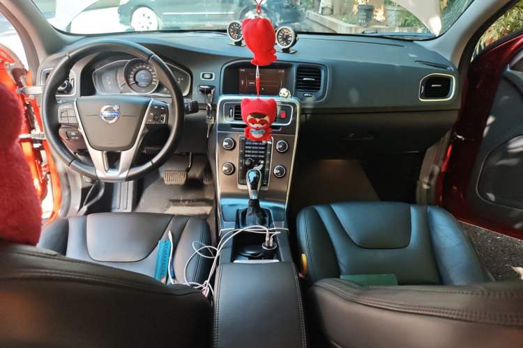 Used Volvo S60 2014 T5 Zhiyi Edition Center Console