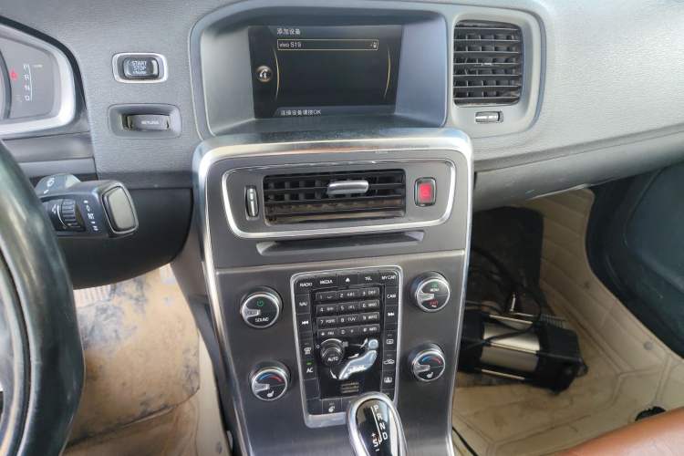 Used Volvo S60 2014 S60L T5 Intelligent Drive Edition Audio And AC Panel